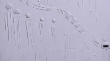 Αποχρώσεις του λευκού Ι / White hues I - Ανάγλυφα στοιχεία, καθρέπτες, μικτή τεχνική / Mixed technique, Bas-relief elements, Mirrors